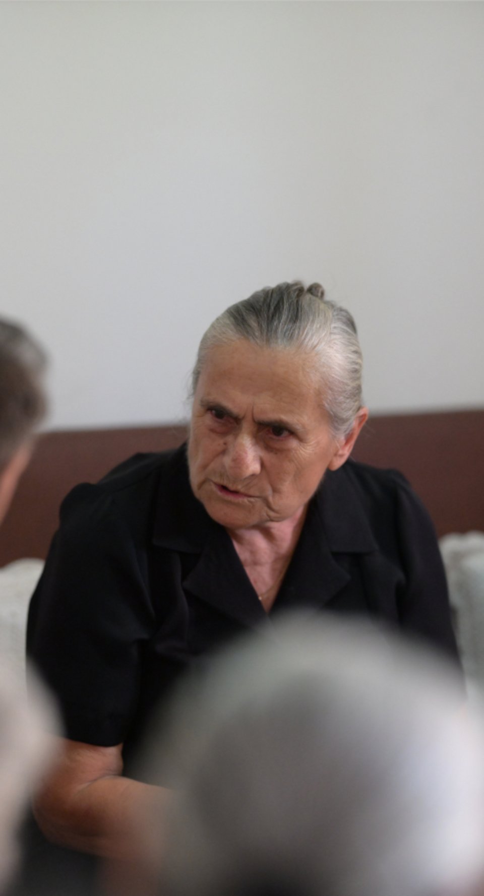 Η Χαρίτα Μάντολες είχε πει σε ομιλία της στο Ευρωπαϊκό Κοινοβούλιο: Είμαι η Χαρίτα Μάντολες. Είμαι 27 χρονών. Τα χρόνια μου σταμάτησαν εκεί στο χωριό μου.