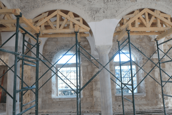 Άποψη των εργασιών αναστήλωσης στο εσωτερικό του τεμένους