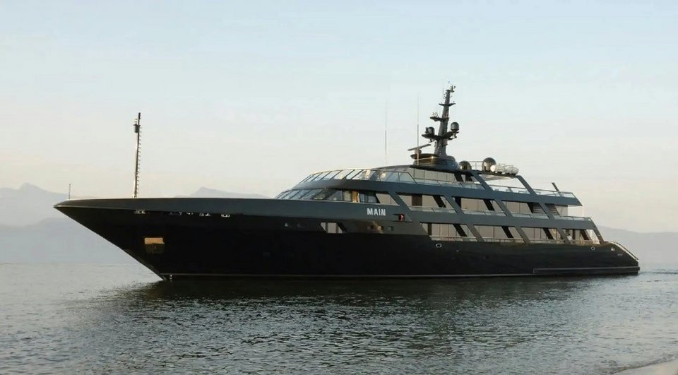 Η θαλαμηγός «Main» τού Τζόρτζιο Αρμάνι 