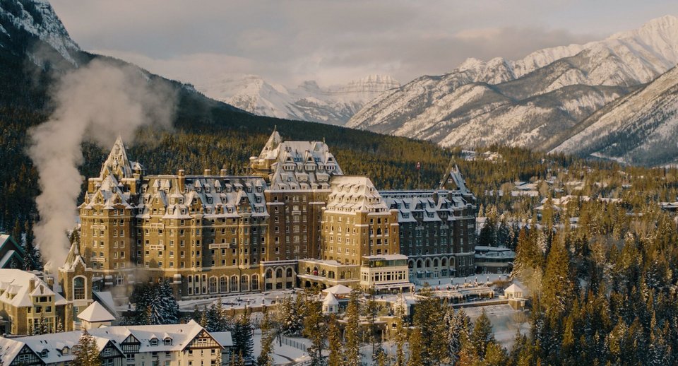 Το Fairmont Banff Springs πάλι, λένε ότι έχει νύφες που γλιστρούν σε πέτρινα σκαλιά και έναν καμπανοκρούστη, τον Sam, που μετά τον θάνατό του «πιάνει βάρδιες» / WIKIPEDIA
