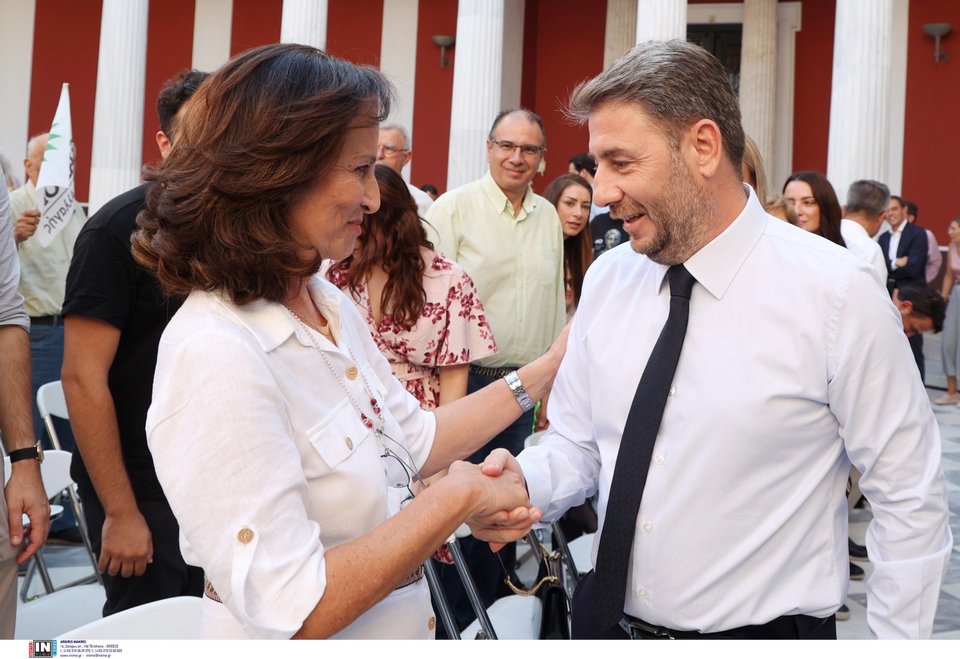 Χειραψία Νίκου Ανδρουλάκη με Άννα Διαμαντοπούλου