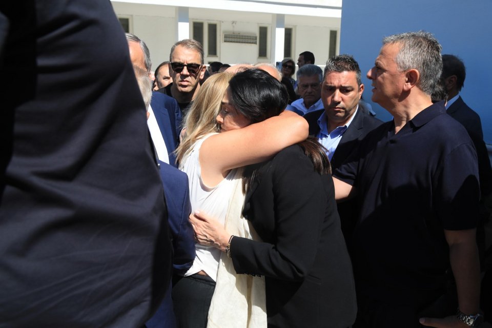 Κόσμος αγκαλιάζει την Γεωργία Σαμαρά