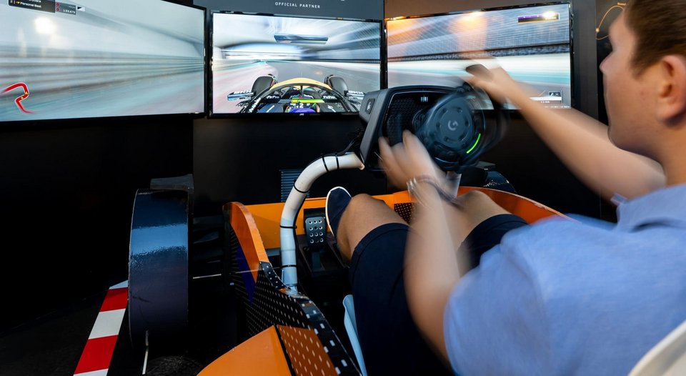 Κόσμος δοκιμάζει τις ικανότητές του σε προσομοιωτές Formula 1 