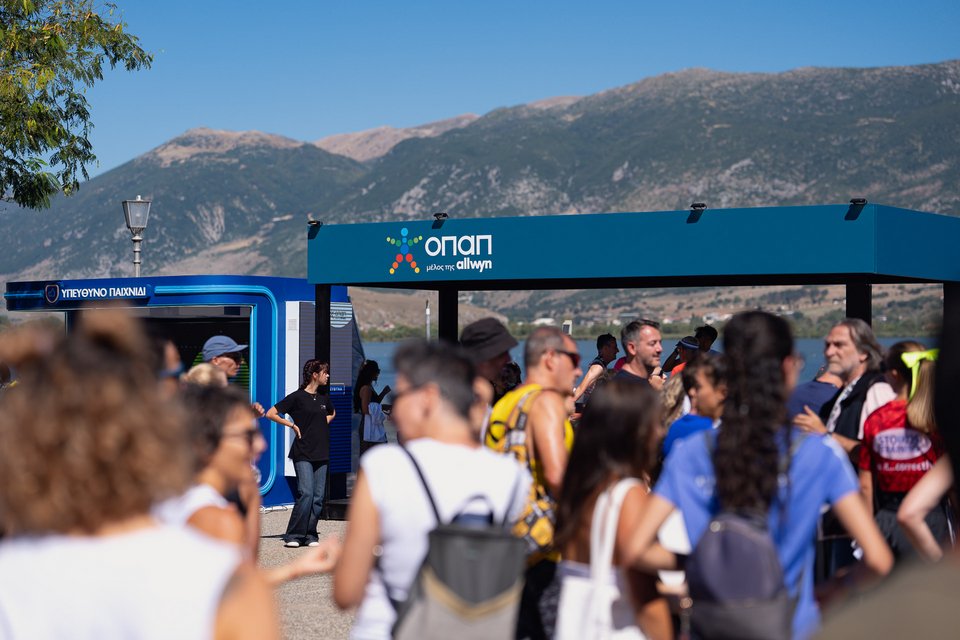 Το περίπτερο του ΟΠΑΠ στο χωριό των χορηγών, με ενημέρωση για το Υπεύθυνο Παιχνίδι