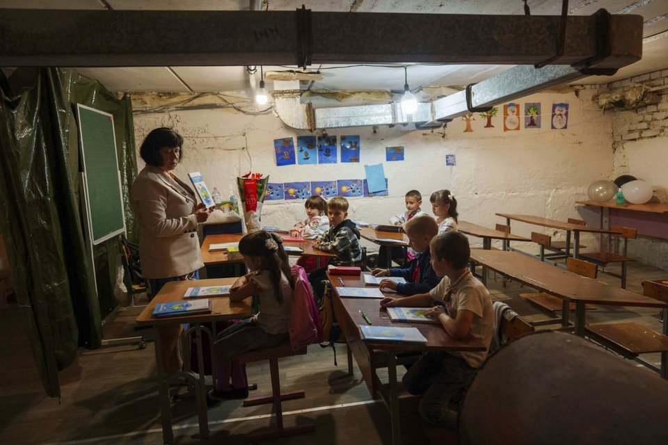 Mαθημα σε υπόγειο χώρο δημοσίου κτιρίου