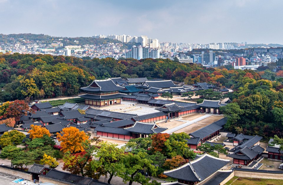 Το Παλάτι Changdeokgung το φθινόπωρο, στη Σεούλ, Νότια Κορέα