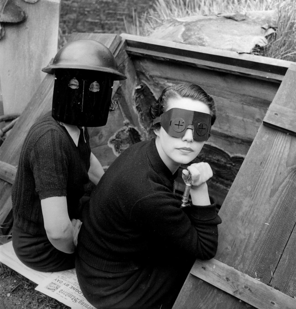 Fire Masks Downshire Hill. Λονδίνο 1941. Lee Miller Archivesd