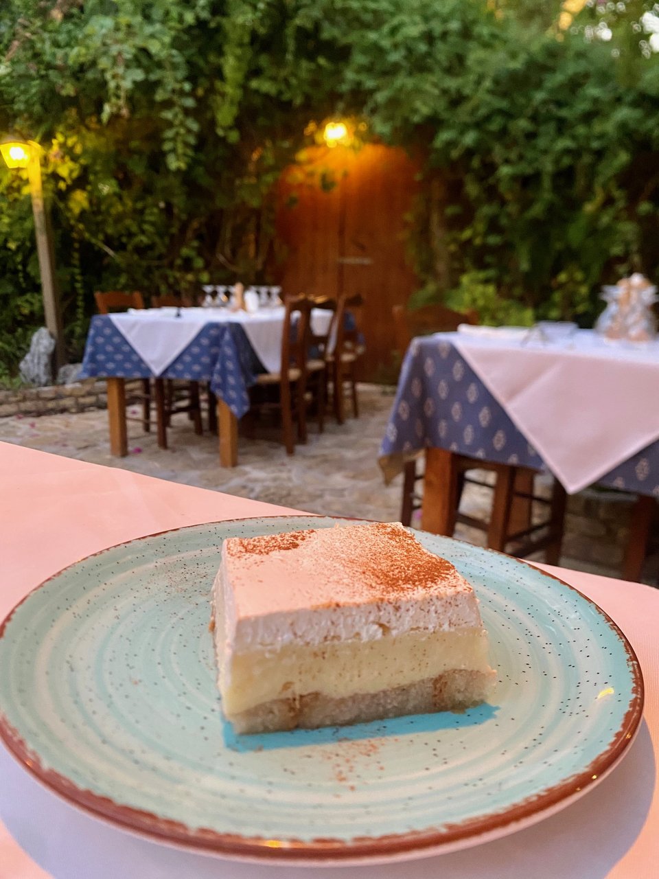 Τοπικό γλυκό «Φρυγανιά»