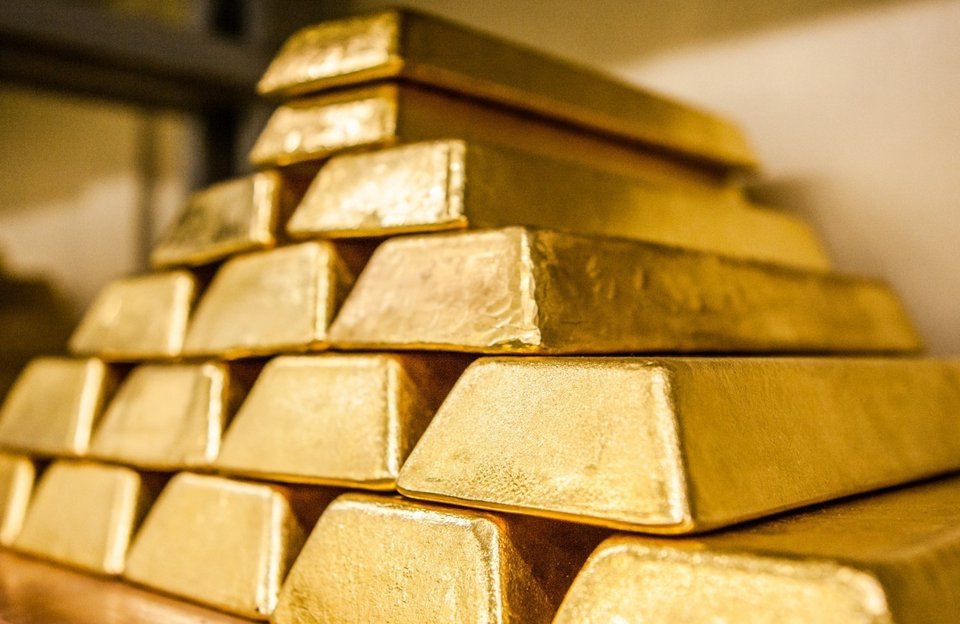 Ένας τρόπος για να επενδύσετε σε χρυσό είναι να αγοράσετε φυσικό χρυσό / SHUTTERSTOCK