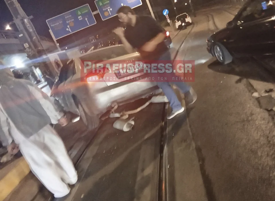 Accident grav la Pireu: Șofer decedat și pasageră în stare critică