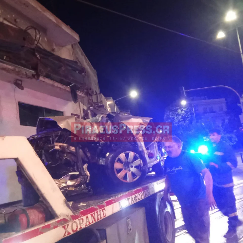 Accident grav la Pireu: Șofer decedat și pasageră în stare critică