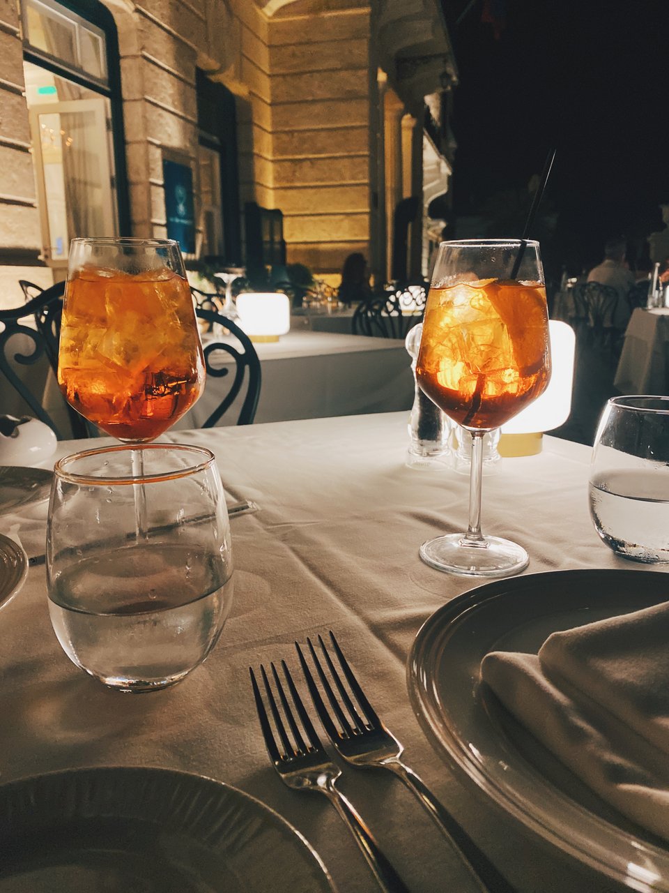 Μια απολαυστική βραδιά στο On the Verandah, στο Poseidonion Grand Hotel στις Σπέτσες / Φωτογραφία: Μάνος Λειβαδάρος/iefimerida