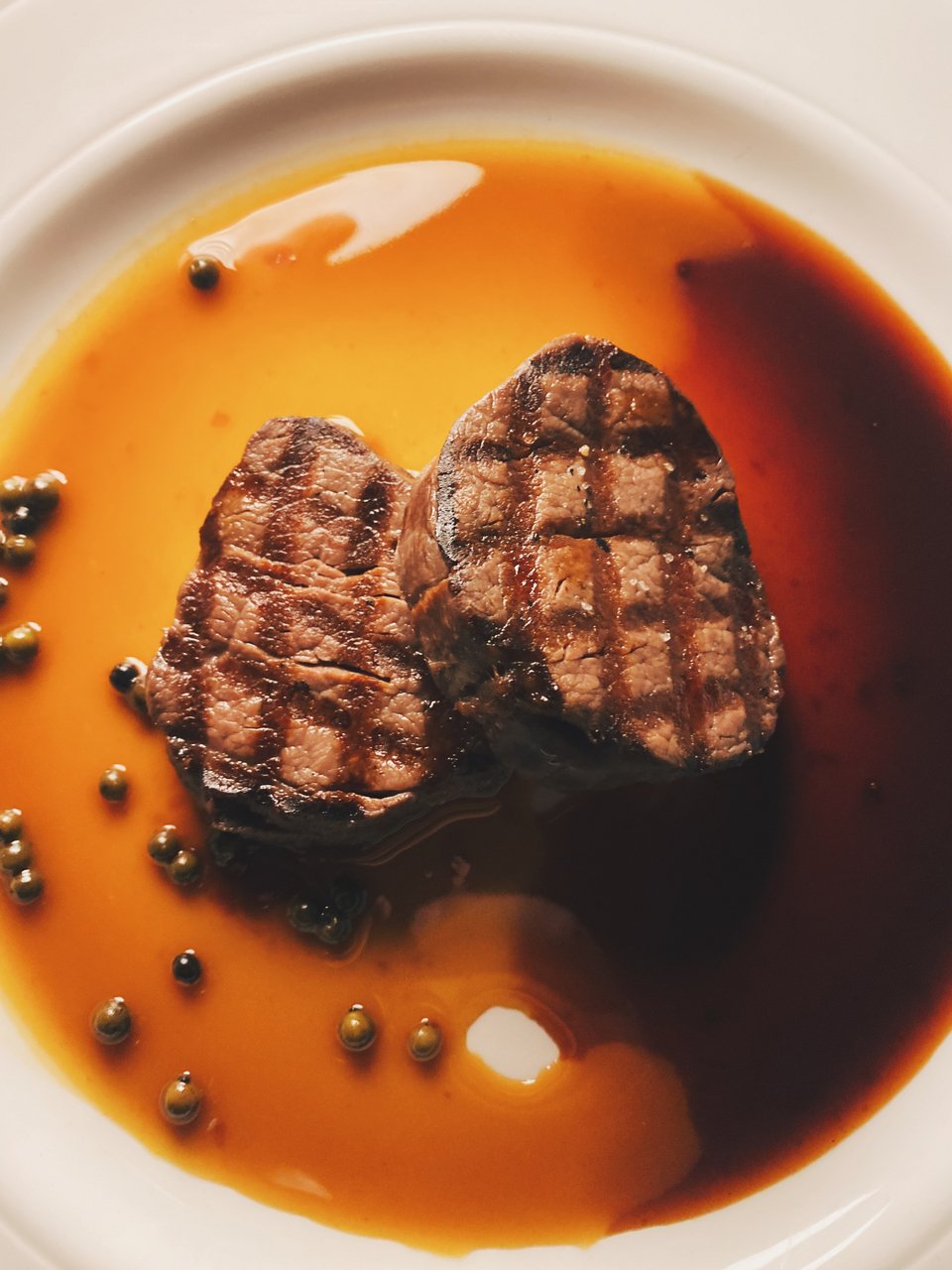 Μοσχαρίσιο φιλέτο με δύο σάλτσες / Φωτογραφία: Μάνος Λειβαδάρος/iefimerida