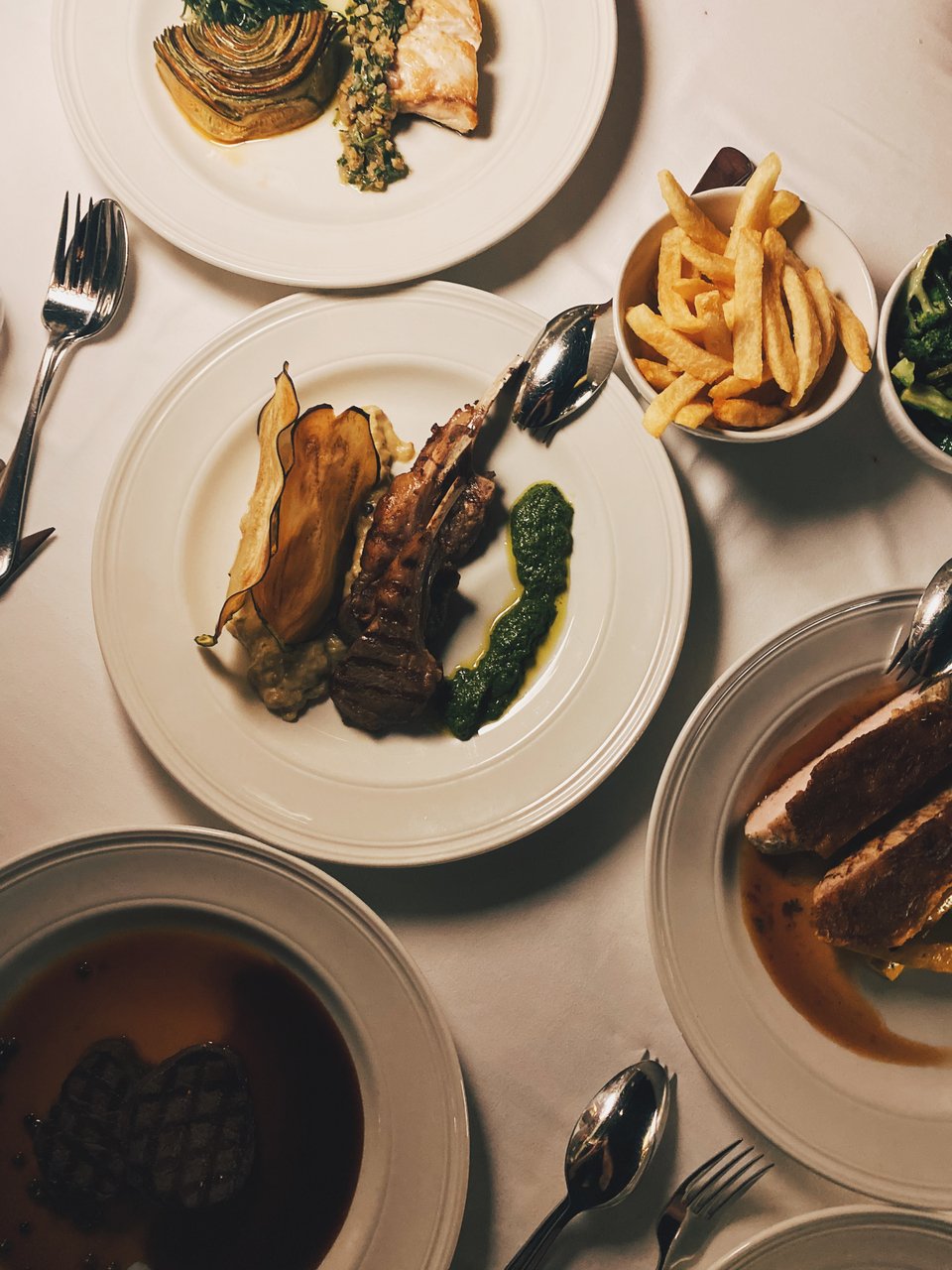 Αρνίσια παϊδάκια / Φωτογραφία: Μάνος Λειβαδάρος/iefimerida