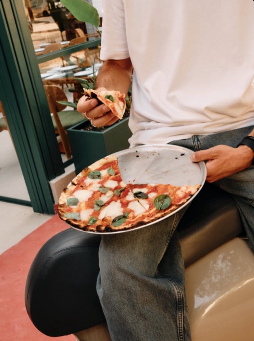 Πίτσες κλασικές ρωμαϊκές και πίτσες με αναπάντεχα υλικά στο Pino / Φωτογραφία: pino_athens/Instagram