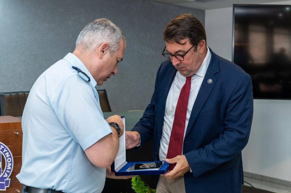 O Αρχηγός της ΕΛΑΣ, Αντιστράτηγος Δημήτριος Μάλλιος, με τον Αναπληρωτή Εκτελεστικό Διευθυντή Επιχειρήσεων της EUROPOL, Jean-Philippe LeCouffe