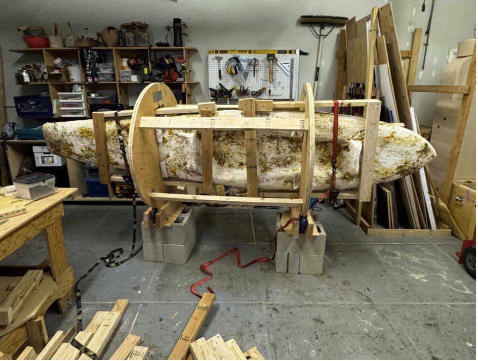 Ύστερα ακολούθησε μακρά περίοδος ξήρανσης με ανεμιστήρες. Το αποτέλεσμα ήταν ένα υλικό που έμοιαζε με φελλό, σκληρό και υδροαπωθητικό / instagram