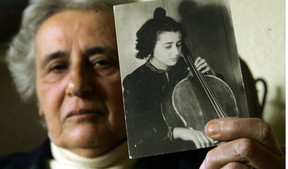 Μουσική και θάνατος, ομορφιά και εξαθλίωση, πολιτισμός και απανθρωπιά συνυπήρξαν σε έναν χώρο που έγινε συνώνυμο με την πιο συστηματική βιομηχανία εξόντωσης που γνώρισε ποτέ ο κόσμος / WIKIPEDIA