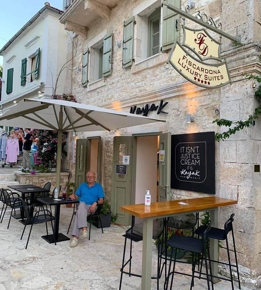 Το παγωτατζίδικο του Ακη Τσελέντη