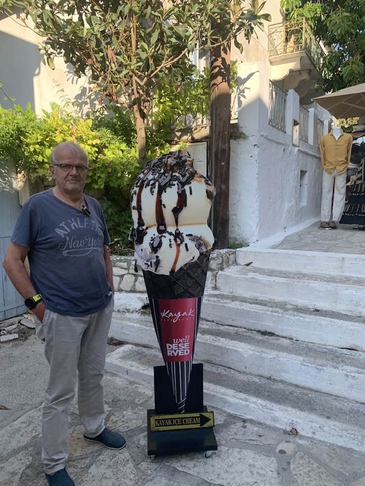 Το παγωτατζίδικο του Ακη Τσελέντη