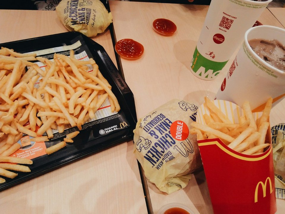Πατάτες και μπέργκερ McDonald's