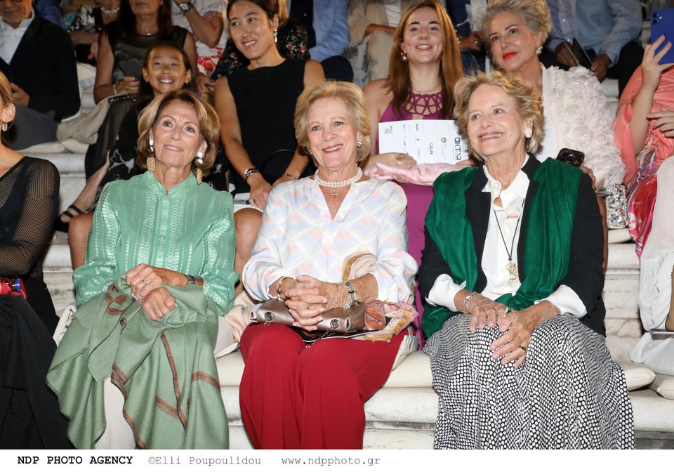 Άννα Ανδρεάδη, Άννα Μαρία Ντε Γκρες, Ντόλα Νομικού