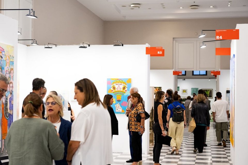 Η Art Athina, όπως κάθε χρόνο, πέρα από τον εκθεσιακό πυρήνα των γκαλερί, εμπλουτίζεται με ένα πολυσχιδές παράλληλο πρόγραμμα
