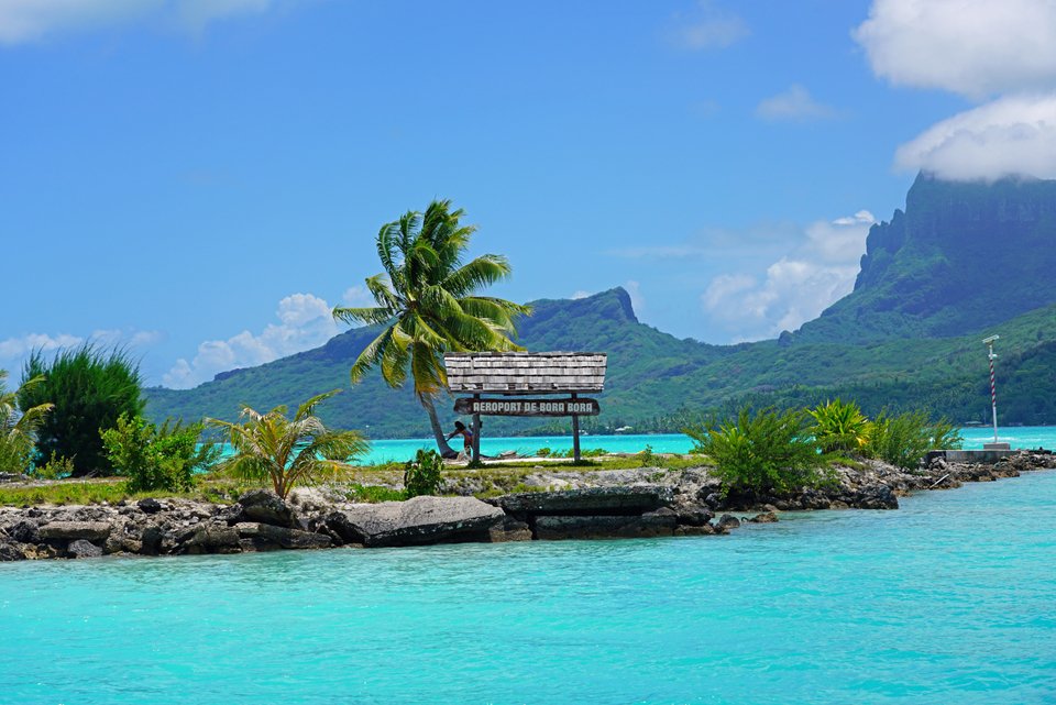 Στο αεροδρόμιο της Μπόρα Μπόρα 