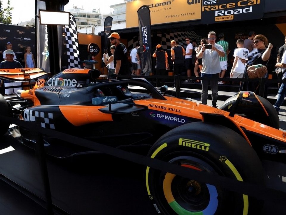 Το μονοθέσιο της McLaren Formula 1 Team, το οποίο έφερε στην έκθεση ο ΟΠΑΠ, μέλος της Allwyn και έχει γίνει ήδη πόλος έλξης για το κοινό της Έκθεσης