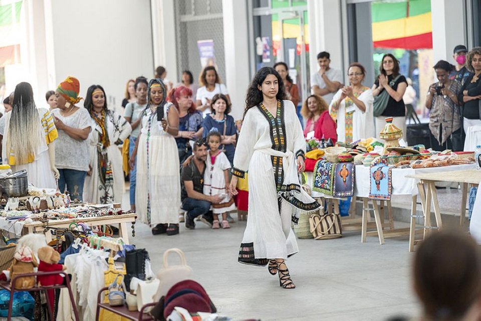 Η Αιθιοπική κοινότητα σας καλεί να γιορτάσετε μαζί μας την αλλαγή χρονιάς της Αιθιοπίας με ζωηρούς ρυθμούς, έντονα χρώματα & μοτίβα, μοναδικό φαγητό και ποτo