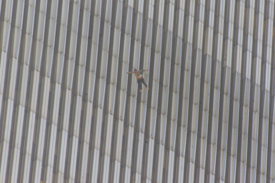 Εικόνες που στοιχειώνουν 24 χρόνια μετά (AP Photo/Richard Drew)