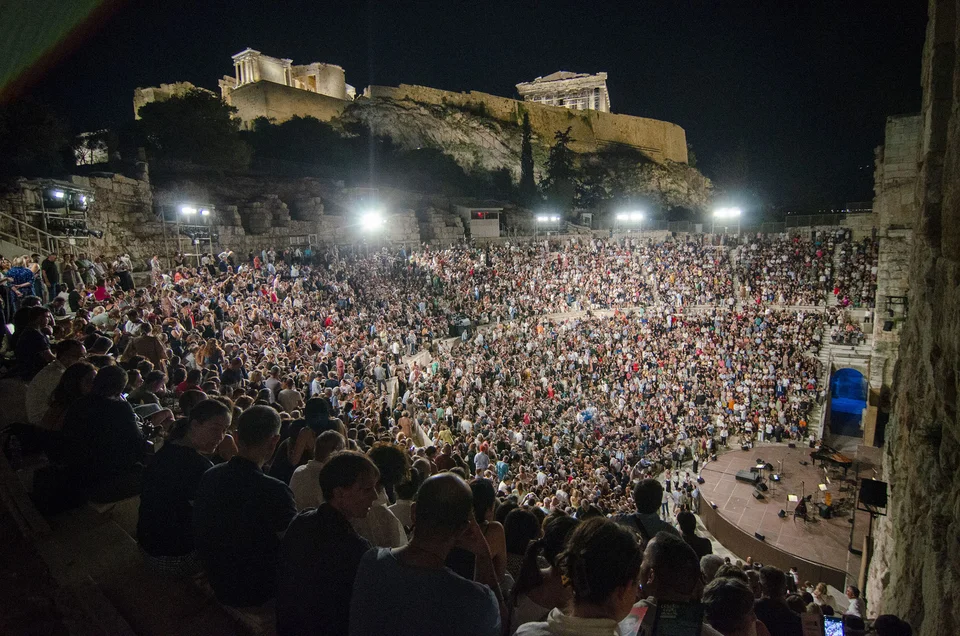 Μαγευτικό sold out αφιέρωμα στον Μάνο Χατζιδάκι στο Ηρώδειο