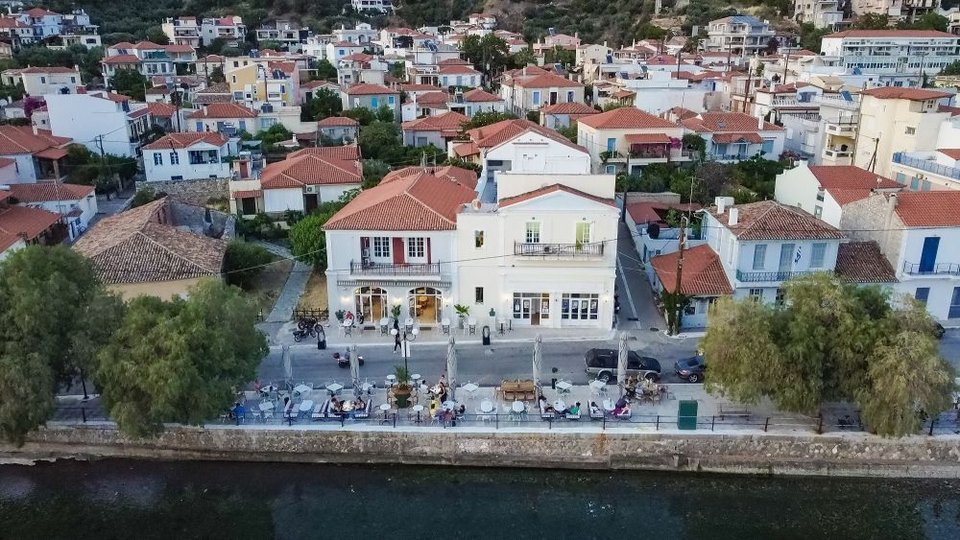Το Φεστιβάλ του Μεγάρου στη Λίμνη υλοποιείται σε συνεργασία με τον Δήμο Μαντουδίου-Λίμνης-Αγίας Αννας και η είσοδος είναι ελεύθερη σε όλες τις εκδηλώσεις