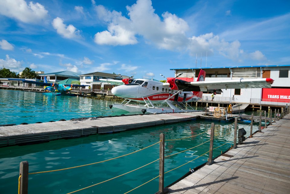 Το Διεθνές Αεροδρόμιο Βελανά στις Μαλδίβες δεν διαθέτει μόνο έναν κανονικό διάδρομο· έχει και τέσσερις υδάτινους διαδρόμους για υδροπλάνα