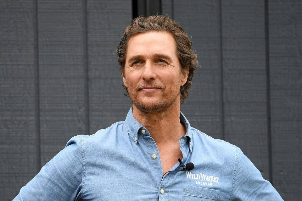 Ο Matthew McConaughey είναι από εκείνες τις προσωπικότητες που ενσαρκώνουν την αντίφαση, την υπερβολή, την ομορφιά και το σκοτάδι της ζωής με τον δικό τους, απόλυτα ιδιόρρυθμο τρόπο / GETTY