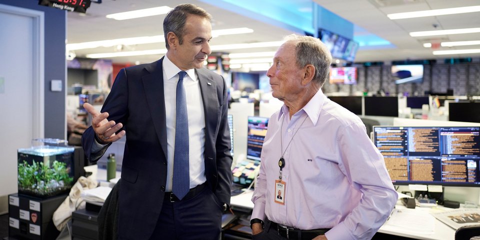 Ο Κυριάκος Μητσοτάκης με τον Mike Bloomberg / Φωτογραφία: Γρ. Τύπου Πρωθυπουργού / ΔΗΜΗΤΡΗΣ ΠΑΠΑΜΗΤΣΟΣ