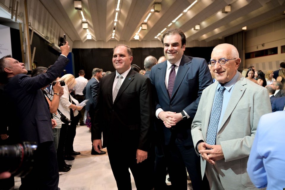 Ο Γιώργος Πιτσιλής με το Κυριάκο Πιερρακάκη και τον Νικήτα Κακλαμάνη