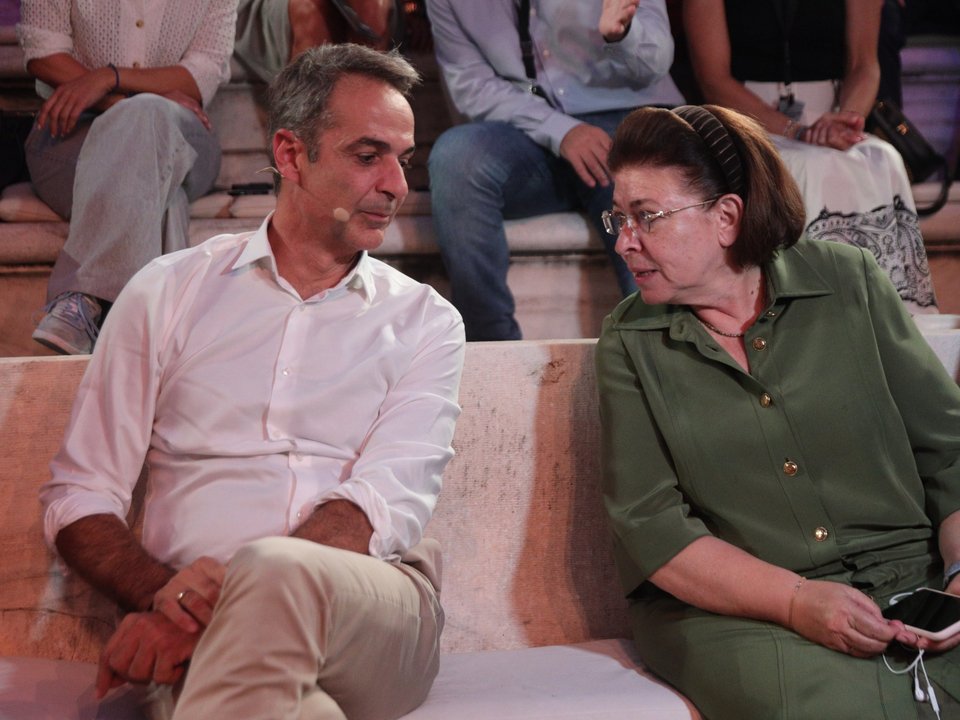 Ο Κυριάκος Μητσοτάκη συνομιλεί με τη Λίνα Μενδώνη στο Ηρώδειο / Φωτογραφία: ΓΙΑΝΝΗΣ ΠΑΝΑΓΟΠΟΥΛΟΣ/EUROKINISSΙ