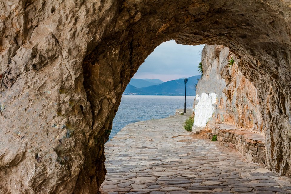 Το έργο στοχεύει στην προστασία και ανάδειξη της περιπατητικής διαδρομής της Αρβανιτιάς, η οποία χαρακτηρίζεται από μοναδική φυσική ομορφιά και σημαντική επισκεψιμότητα