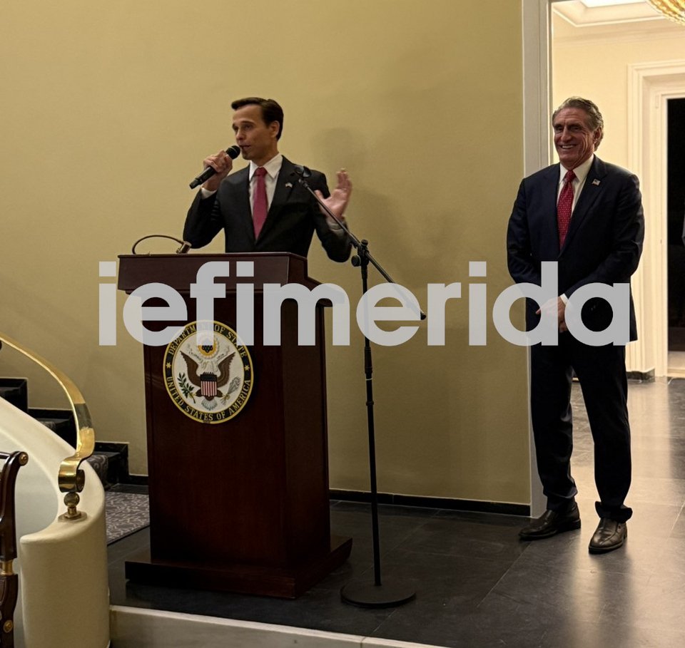 Το καλωσόρισμα στον Αμερικανό υπουργό Εσωτερικών Νταγκ Μπέργκαμ