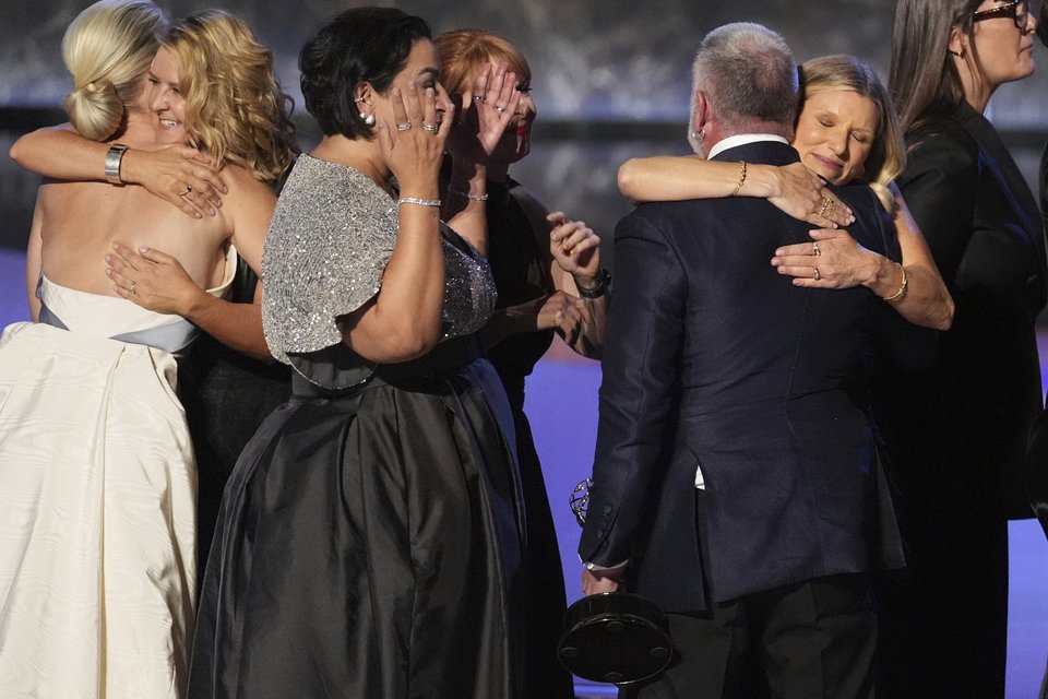 Η τηλεοπτική σειρά The Pitt κατέκτησε Emmy για το καλύτερο δραματικό σενάριο