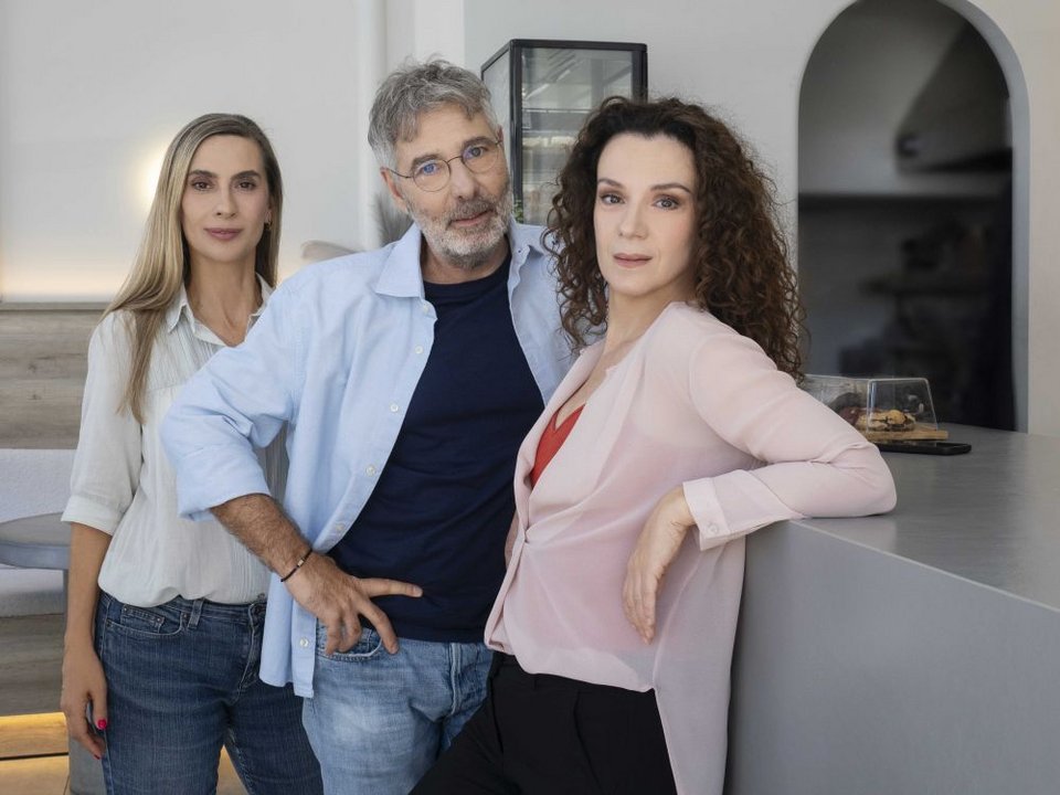 Θοδωρής Αθερίδης, Πέγκυ Τρικαλιώτη, Βίκυ Βολιώτη