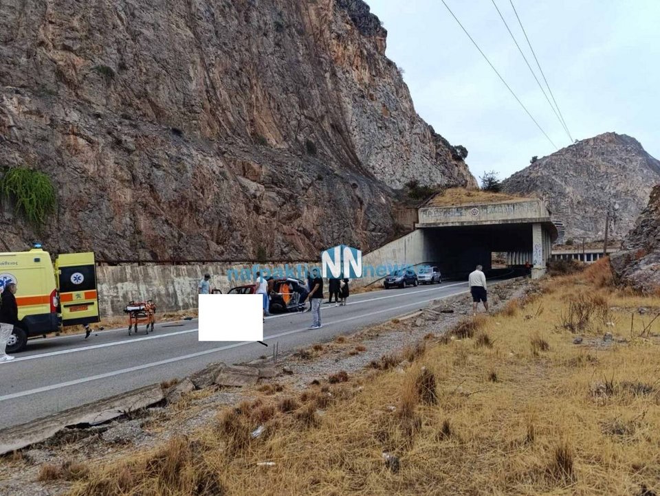 Σοβαρό τροχαίο με τρεις τραυματίες στο Γαλαξίδι