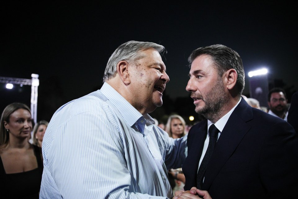 Νίκος Ανδρουλάκης και Ευάγγελος Βενιζέλος στο Ζάππειο για τα 51 χρόνια του ΠΑΣΟΚ / Φωτογραφία: Menelaos Myrillas / SOOC
