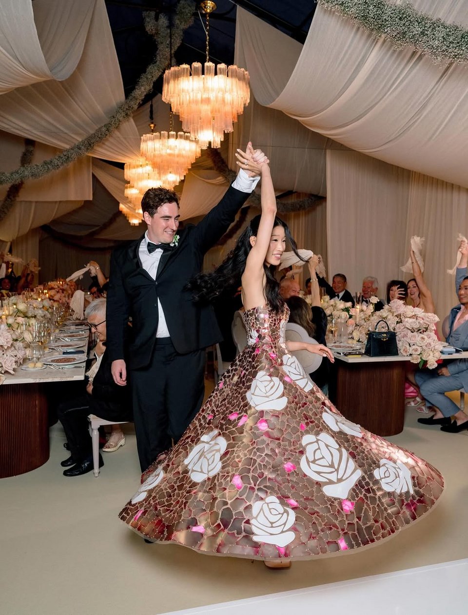 Για τη γαμήλια δεξίωση επέλεξε ξανά Oscar de la Renta