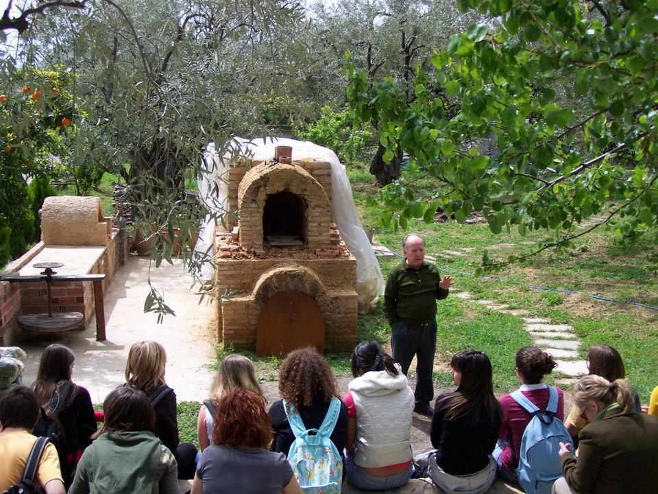 Η λαϊκή τέχνη της αγγειοπλαστικής όπως αναπτύχθηκε στην περιοχή του Βόλου από τα τέλη του 19ου αιώνα έως σήμερα