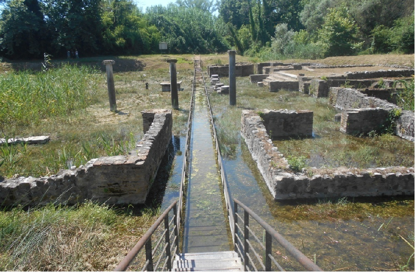 Το ιερό της Ίσιδος και ο μεταλλικός διάδρομος που τον διασχίζει