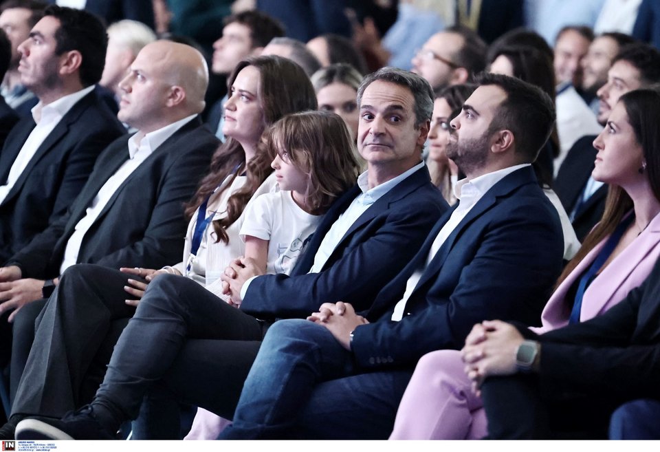 Ο Κυριάκος Μητσοτάκης λίγο πριν ανέβει στο βήμα