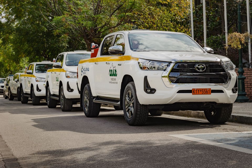 Τα σύγχρονα πυροσβεστικά oχήματα, δωρεά της HELLENiQ ENERGY στον Σύνδεσμο Δήμων για την Προστασία και την Ανάπλαση του Πεντελικού