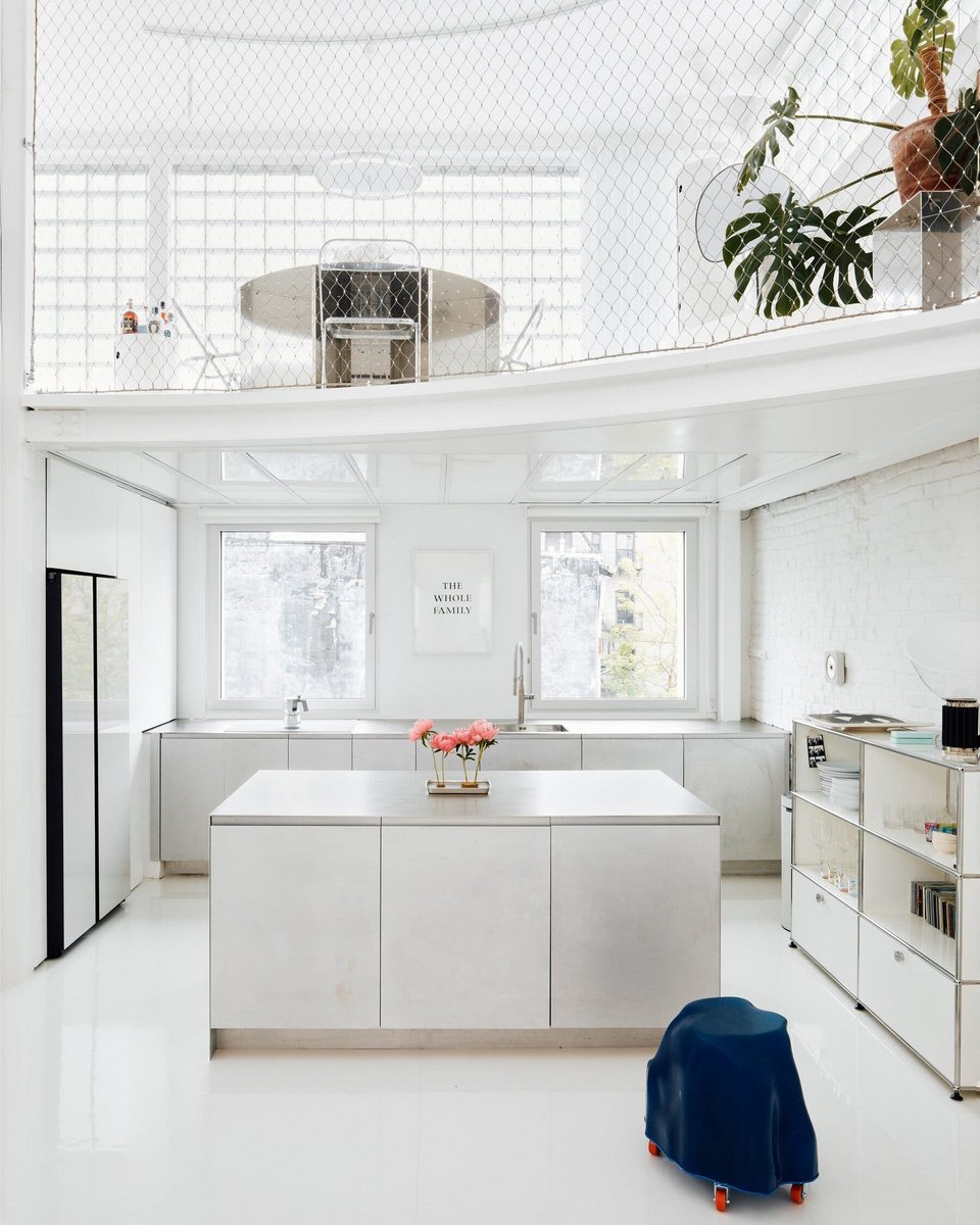 Η φιλοσοφία τους είναι απλή: το σπίτι πρέπει να προκαλεί τον κάτοικο να παρατηρεί. Ένα σκαλοπάτι μπορεί να είναι καθιστικό, μια καμπύλη τοίχου μπορεί να μετατρέπεται σε πάγκο / FACEBOOK